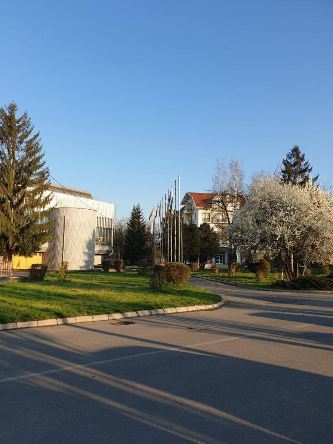 Hotel Everest Târgu-Mureş Esterno foto