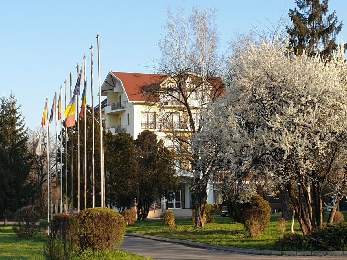 Hotel Everest Târgu-Mureş Esterno foto